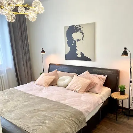 Apartman Dean - Next To Nivy Bus Station & Mall