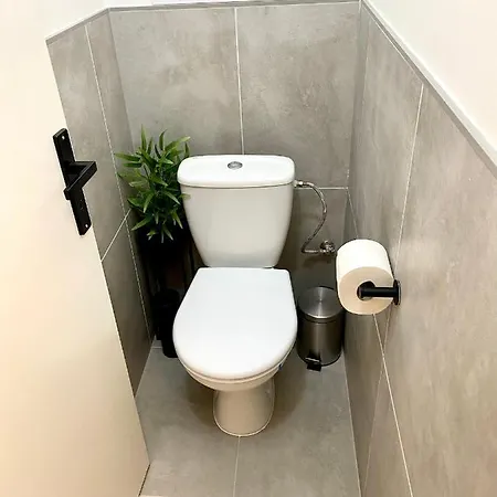 Dean - Next To Nivy Bus Station & Mall ברטיסלאבה